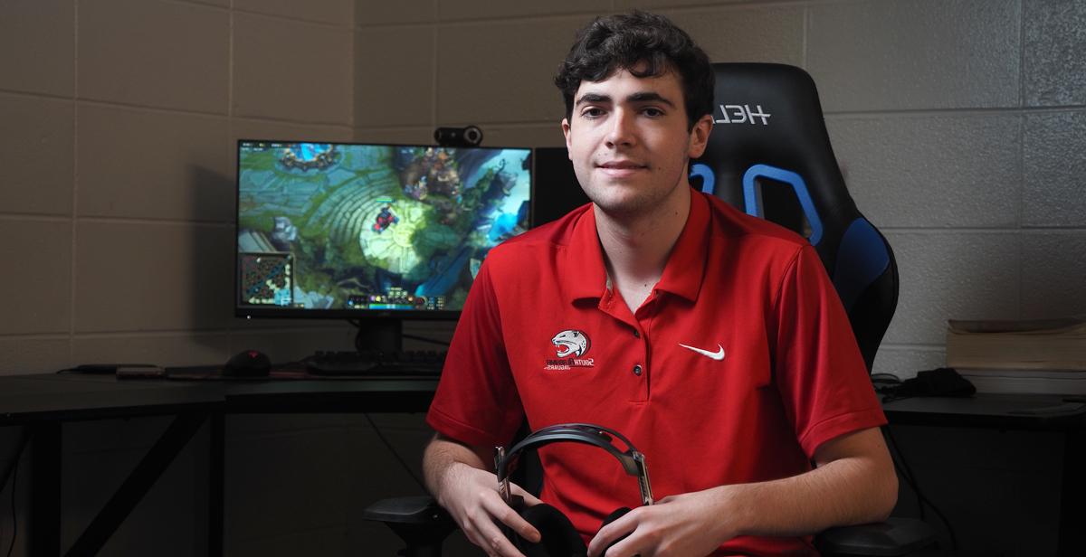 At Thompson High School, Carter Mandy was on a state championship esports team. He's joined South's team and is majoring in radiologic sciences. 